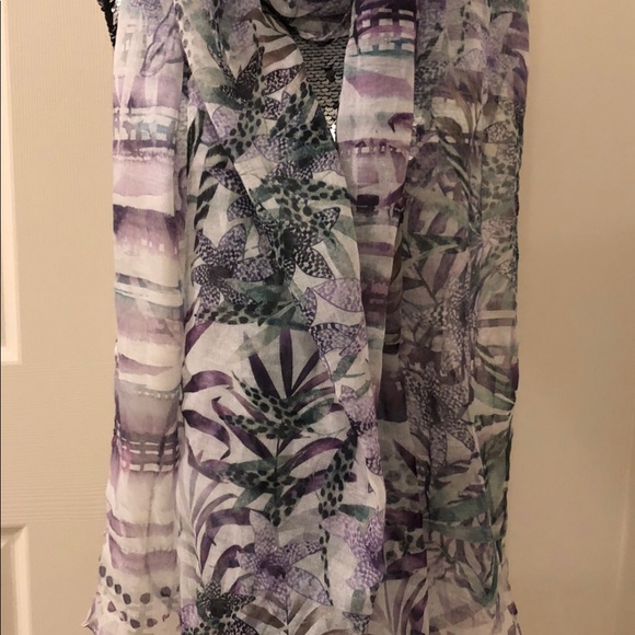 Tropical Floral Print Scarf/Wrap - Picture 3 of 11